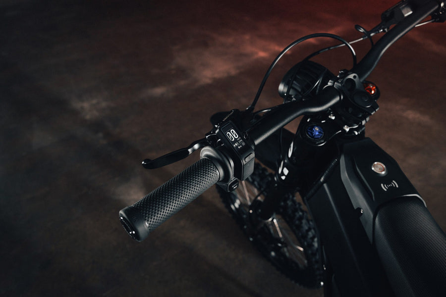 Talaria X3 Pro — cockpit, handlebar and display